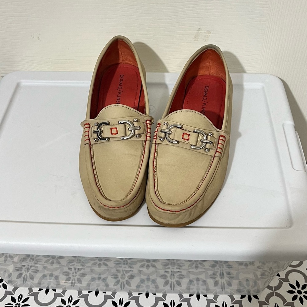 Donald J. Pliner Women’s Suzy Baby Calf Almond W/ Red Slip On Loafers Flats 7M